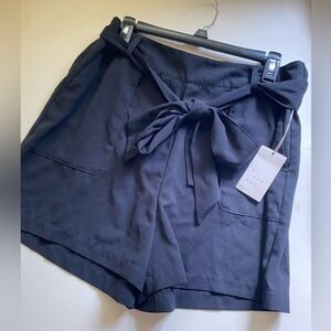 NWT Women's Black Tie-Waist Shorts Size Large - a new day